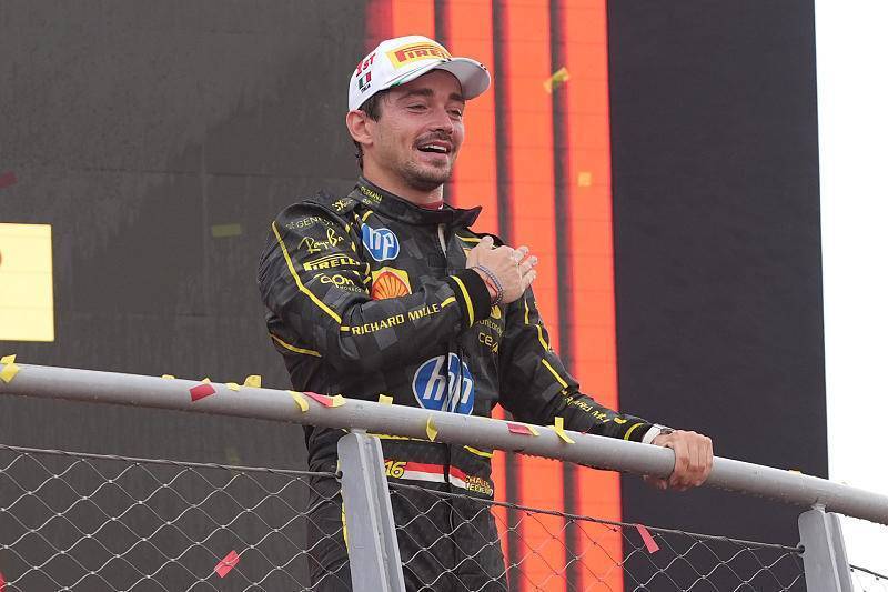 雷诺车队轻取梅赛德斯,勒克莱尔惊艳四座 雷诺车队轻取梅赛德斯,勒克莱尔惊艳四座