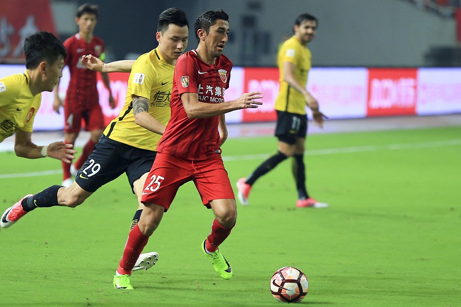广州恒大在对阵上海上港比赛中取得平局 广州恒大在对阵上海上港比赛中取得平局