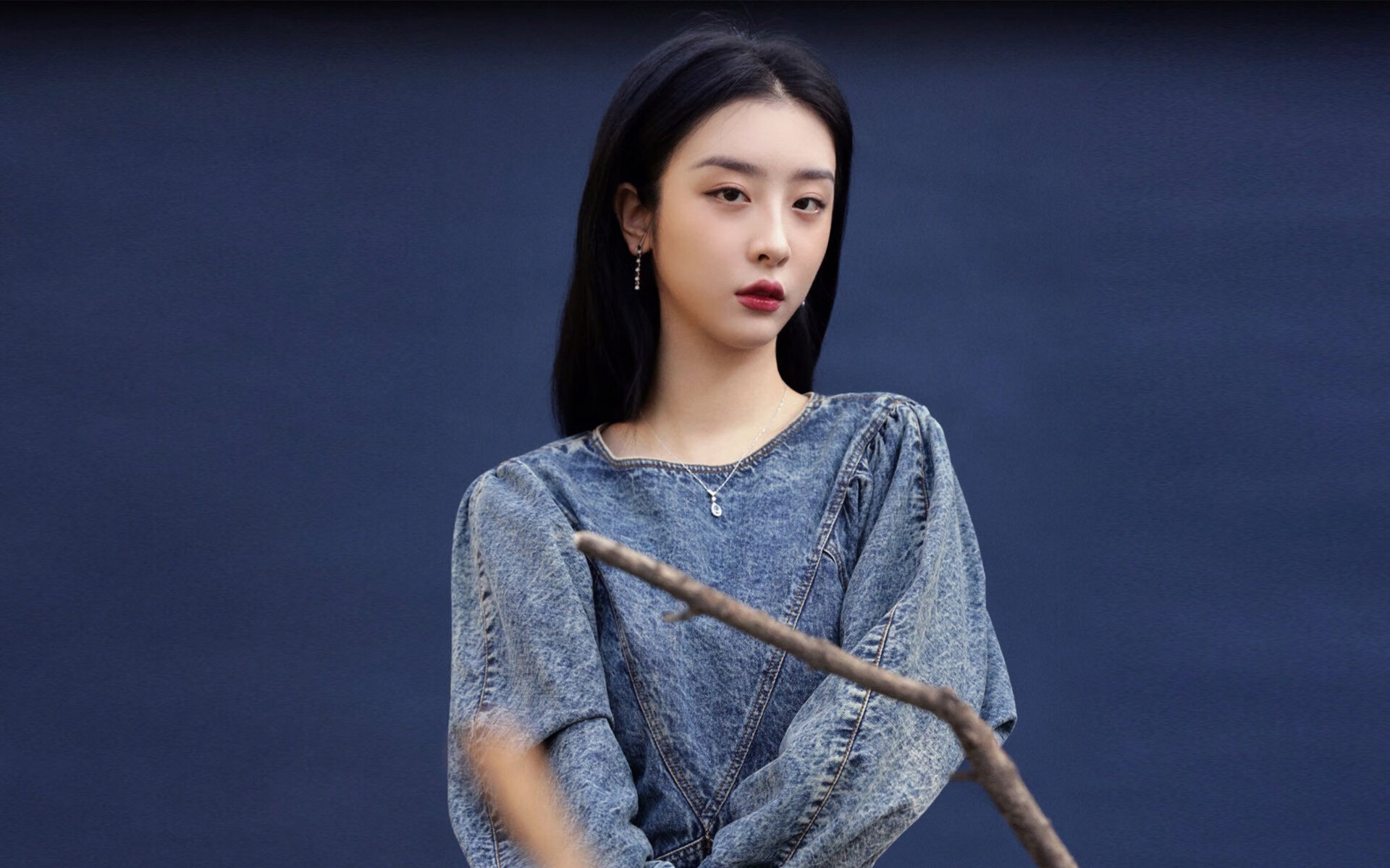 哥伦比亚铁闸冰封蓝鹰,楚阿梅尼一剑封喉锁定世纪之战